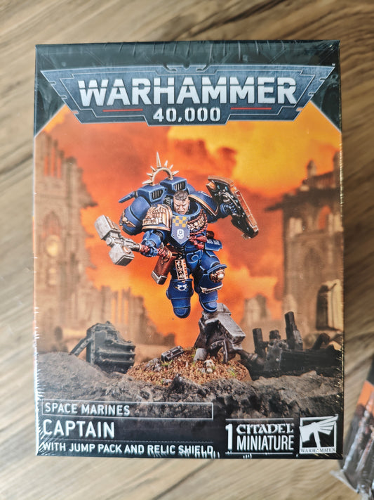 Warhammer 40k: Space Marines: Captain w/ Jump Pack & Relic Shield